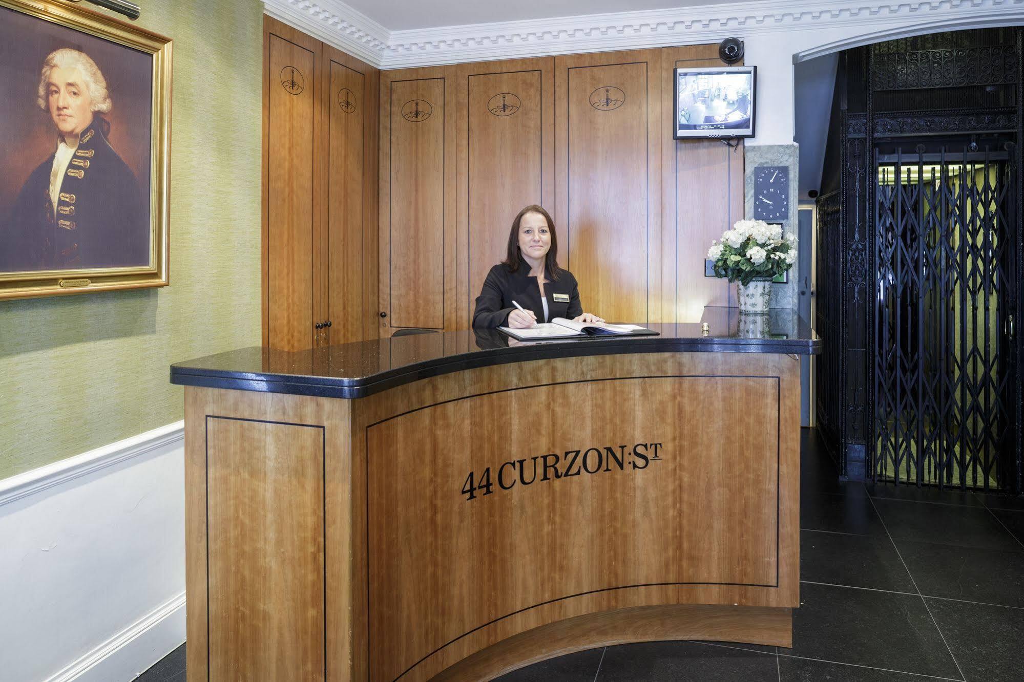 44 Curzon Street By Mansley Aparthotel Londra Esterno foto